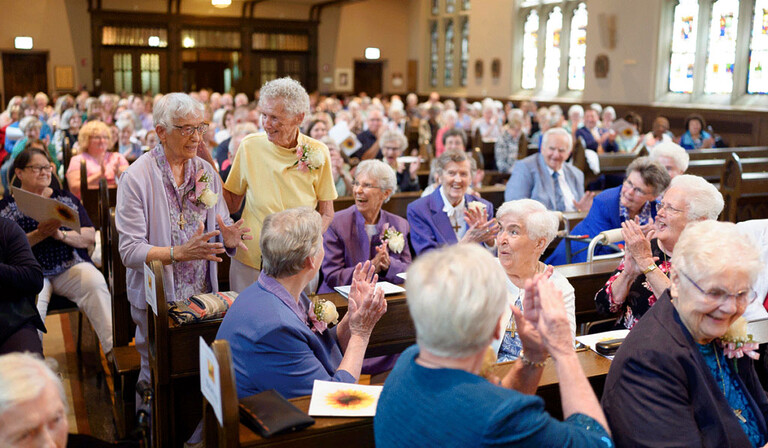 Sisters clapping 1024x597
