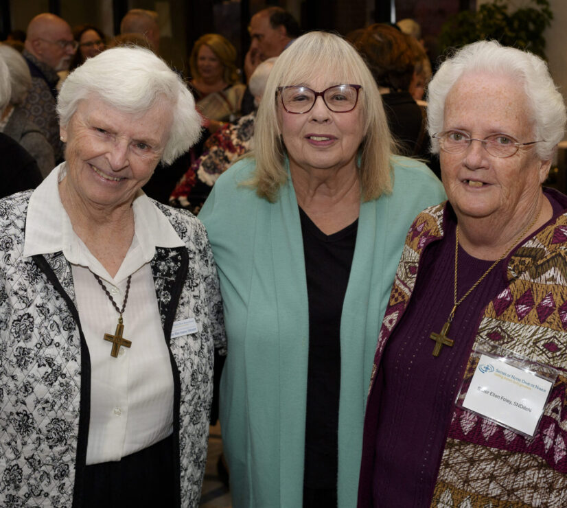 Gala - Sisters Ellen Keane et al in Lobby